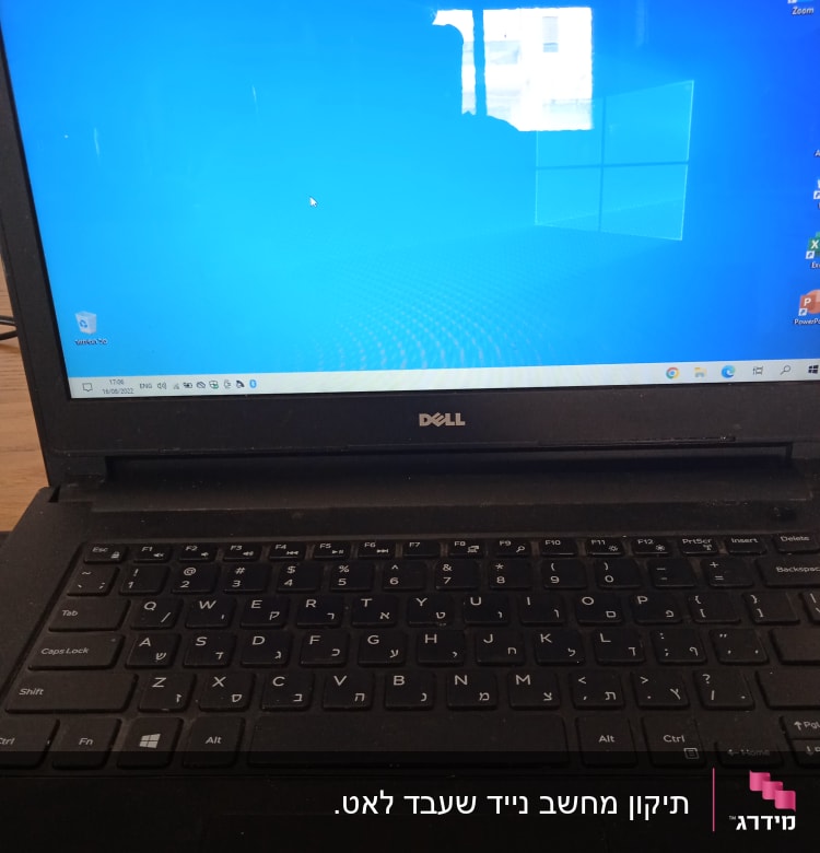 מחשב נייד דל עם מסך שולחן עבודה